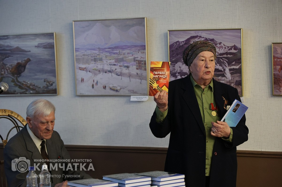 Камчатский журналист и писатель Михаил Жилин представил новую книгу. Фото: ИА «Камчатка» \ Виктор Гуменюк. Фотография 52